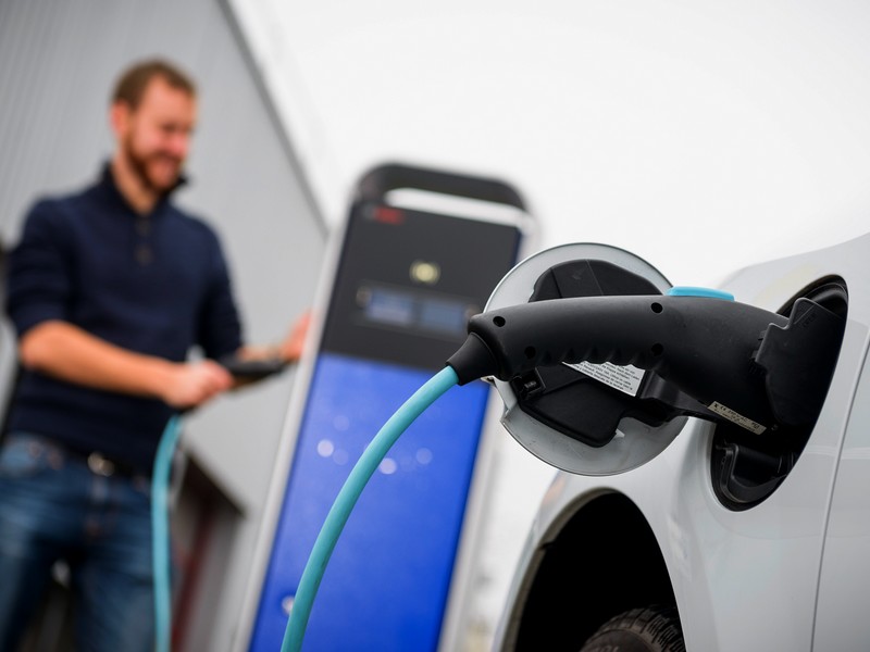 Obchod s emisemi a přílišný tlak na elektromobilitu